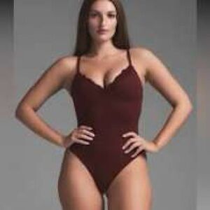 SKIMS FITS EVERYBODY LACE PUSH-UP BODYSUIT | OXBLOOD - OXBLOOD